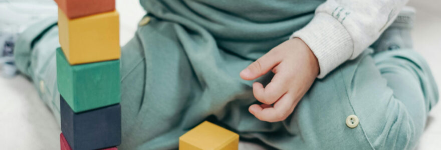 enfant avec sa nounou